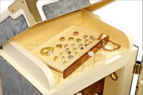 Хранение драгоценностей в сейфе