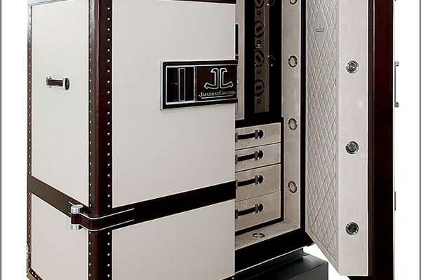 Элитный сейф Doettling для часов