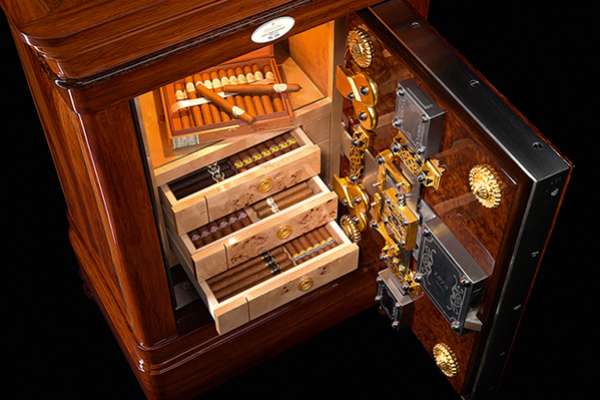 Антикварный сейф 1878 года