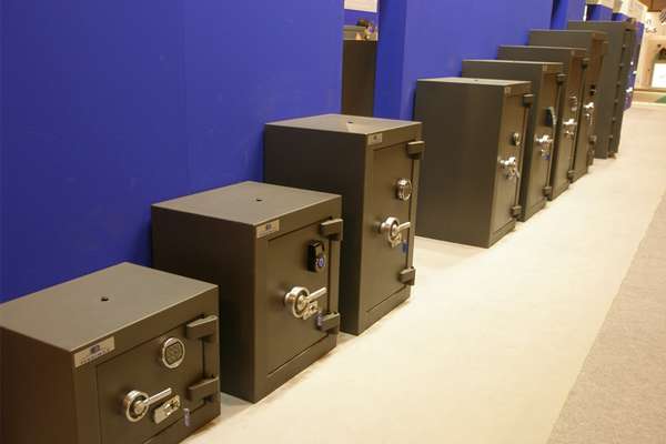 Сейфы BARRERA с двумя замками