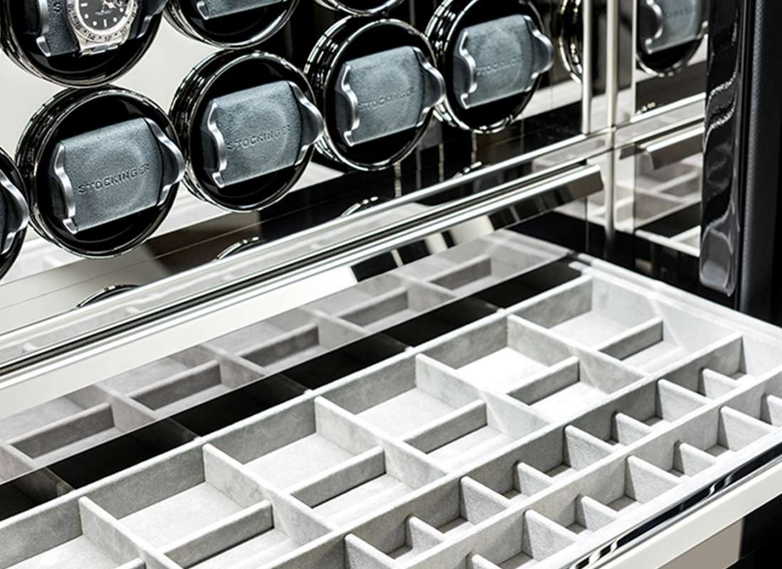 Хранение в сейфе часов и ювелирных украшений