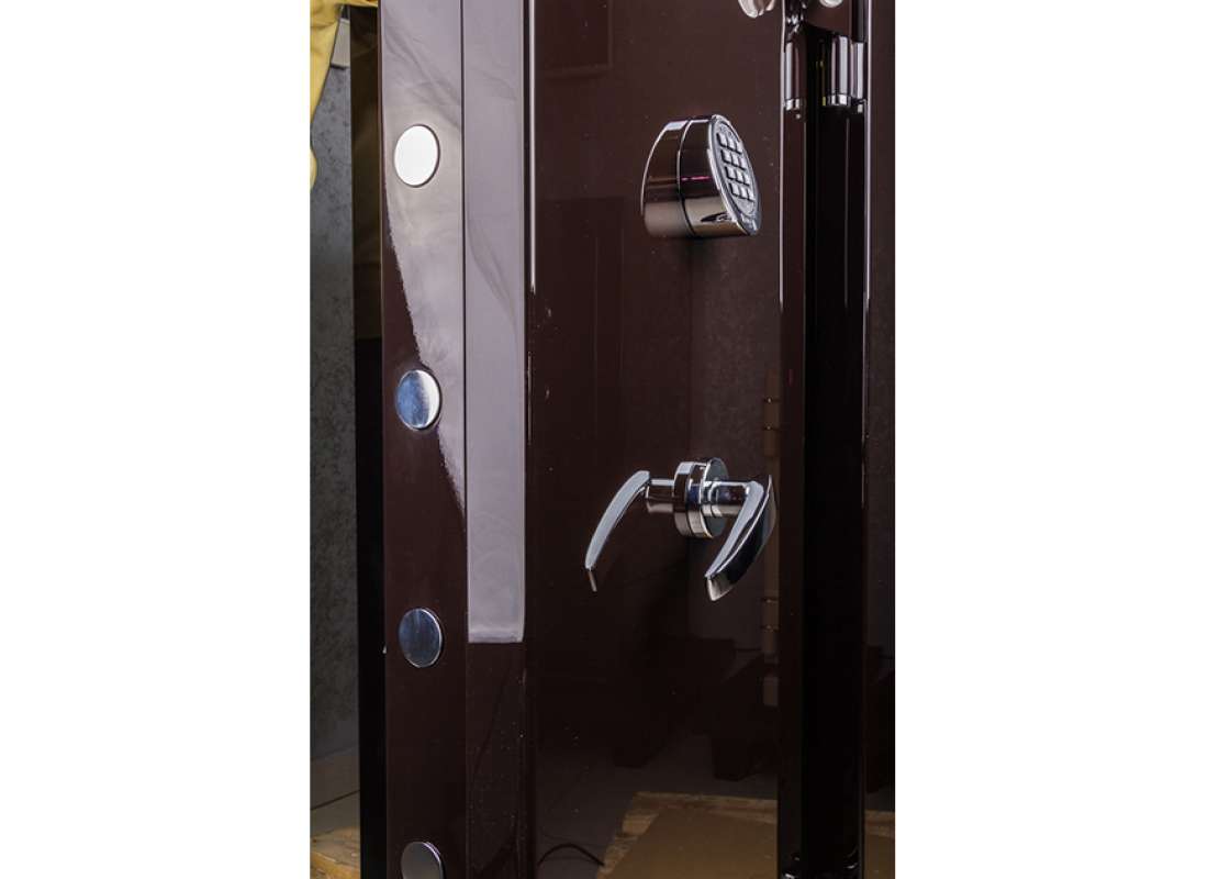 Эксклюзивная лакировка сейфа TARGO