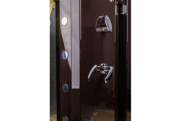 Эксклюзивная лакировка сейфа TARGO