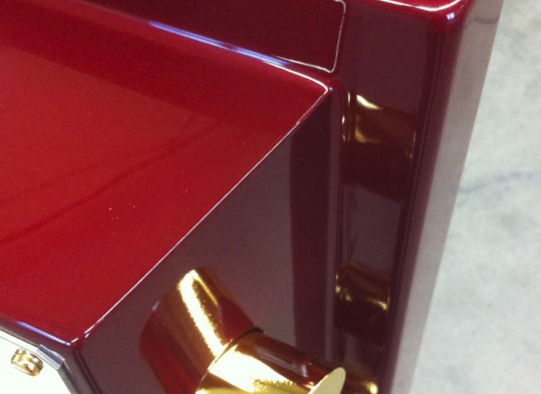 Эксклюзиное лаковое покрытие и золочение сейфов TARGO