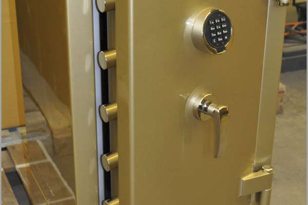 Эксклюзивный сейф TARGO Maestro II Gold