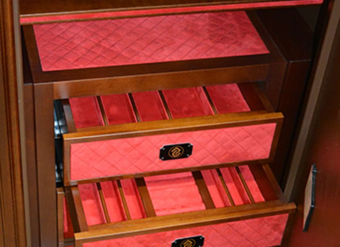 Отделка сейфа по заказу клиента