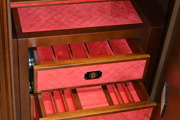 Отделка сейфа по заказу клиента