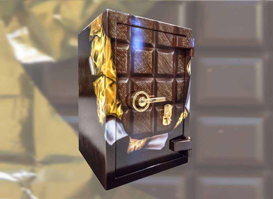 Дизайнерский сейф с аэрографией 