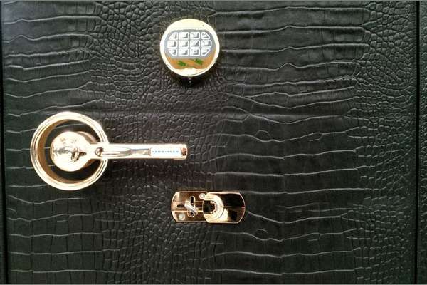 Сейф в коже FERRIMAX