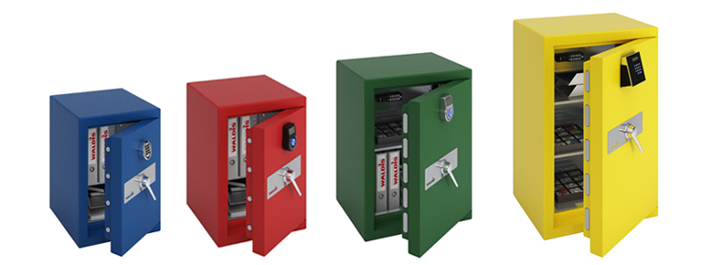 Сейфы разных расцветок и габаритов